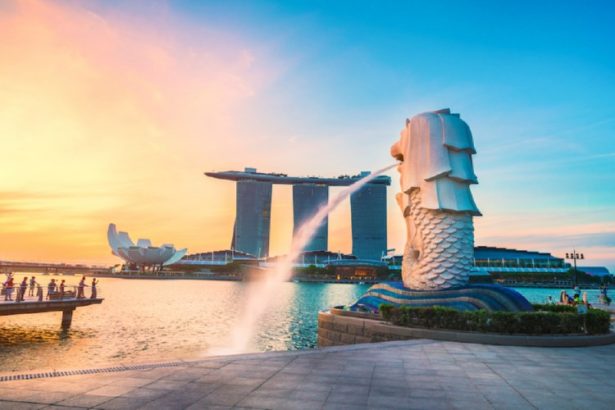 Biểu tượng đầu sư tử mình cá là địa điểm du lịch Singapore cực kỳ nổi tiếng.