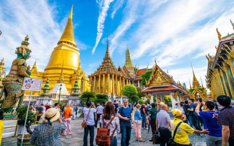 Chùa Phật Ngọc mỗi ngày đón hàng trăm ngàn du khách ghé thăm.